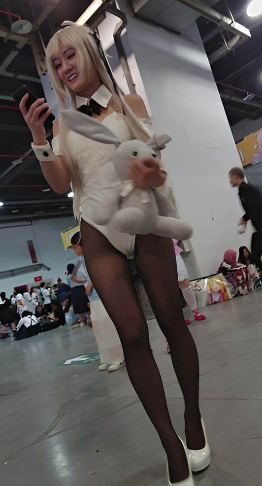 连体黑丝coplay妹子[566M/MP4]