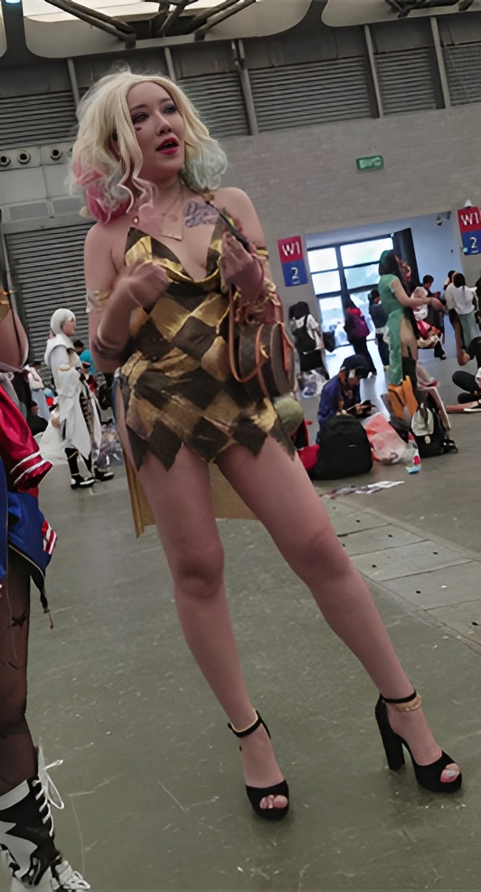 性感的吊带裙coplay妹子[568M/MP4]