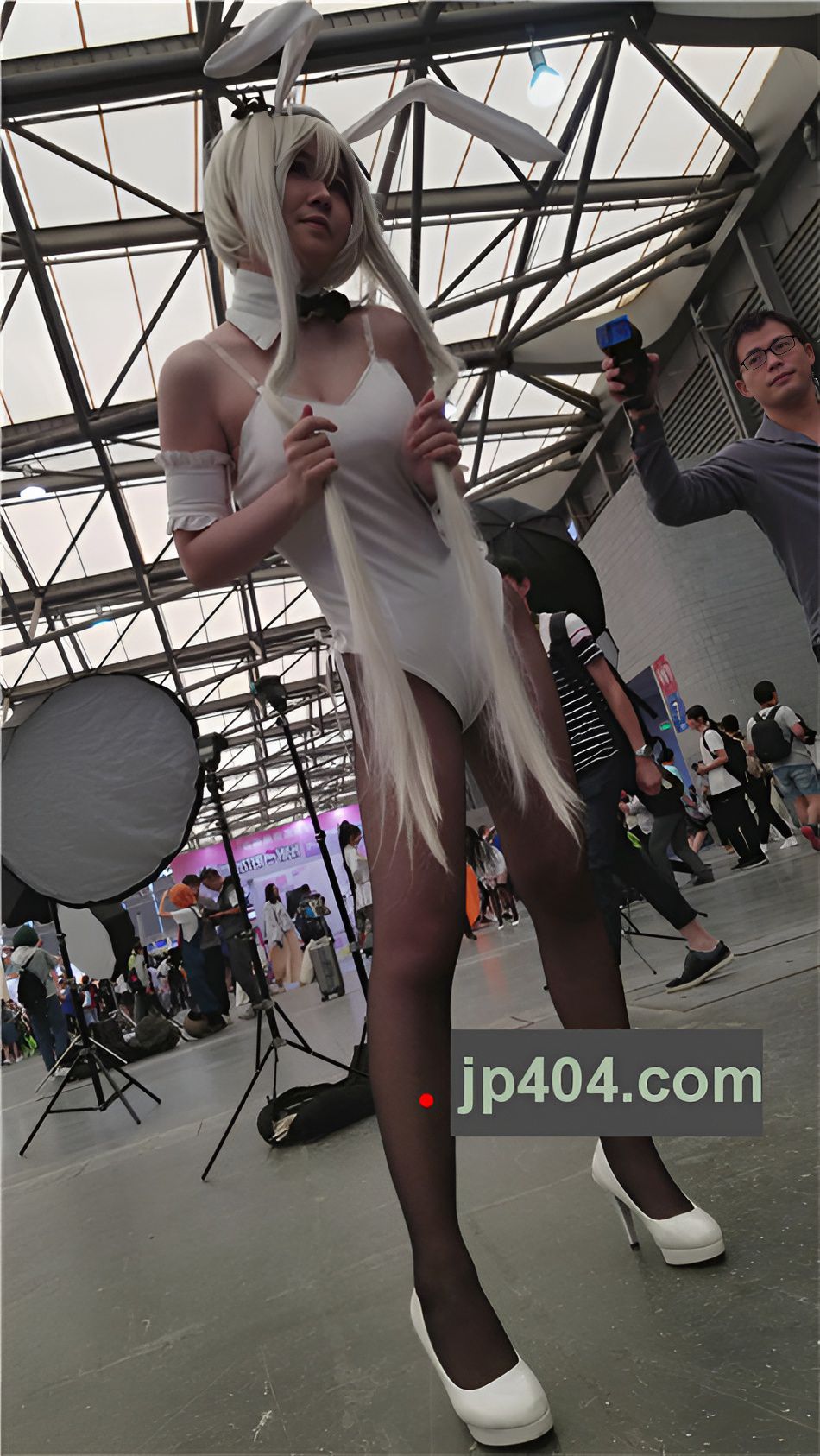 黑丝兔子coplay妹子[699M/MP4]