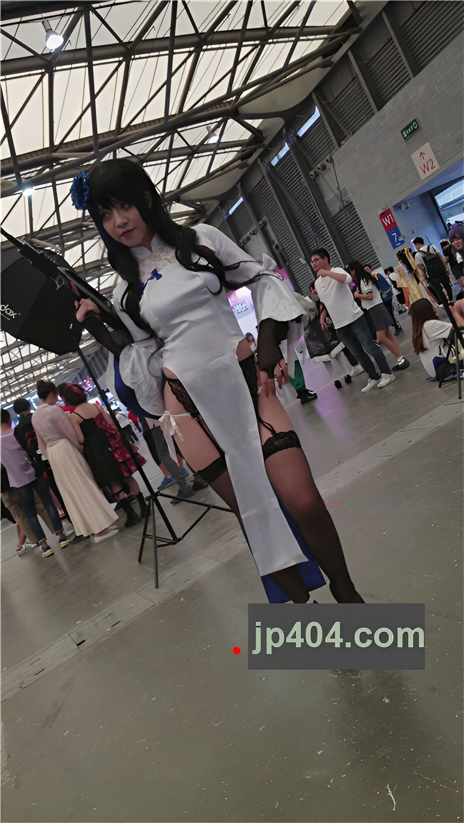 漂亮的黑丝coplay妹子[513M/MP4]