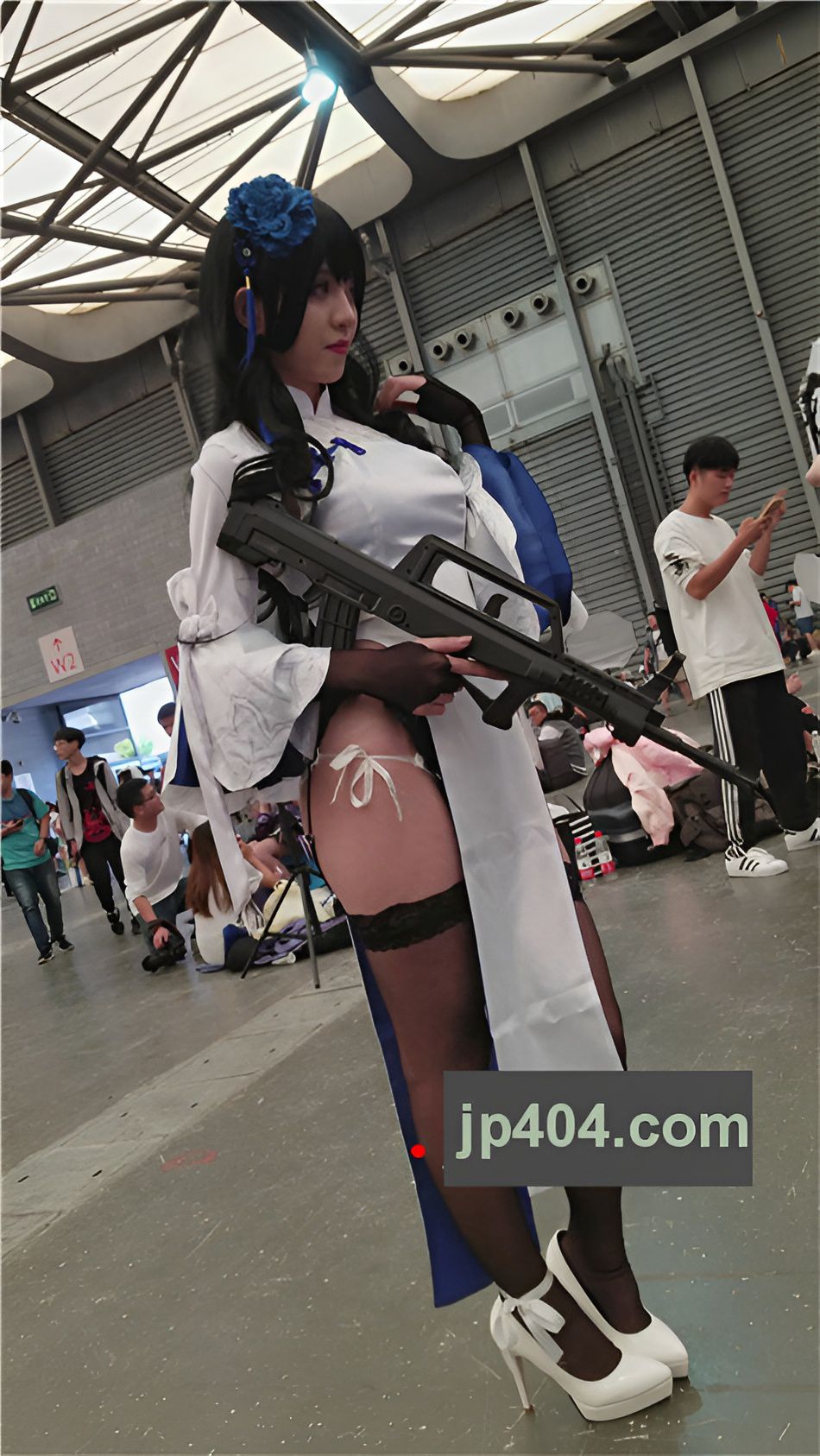 漂亮的黑丝coplay妹子[513M/MP4]