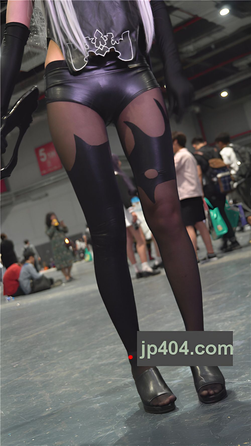 漂亮的黑丝coplay小姐姐[1.72G/MP4]