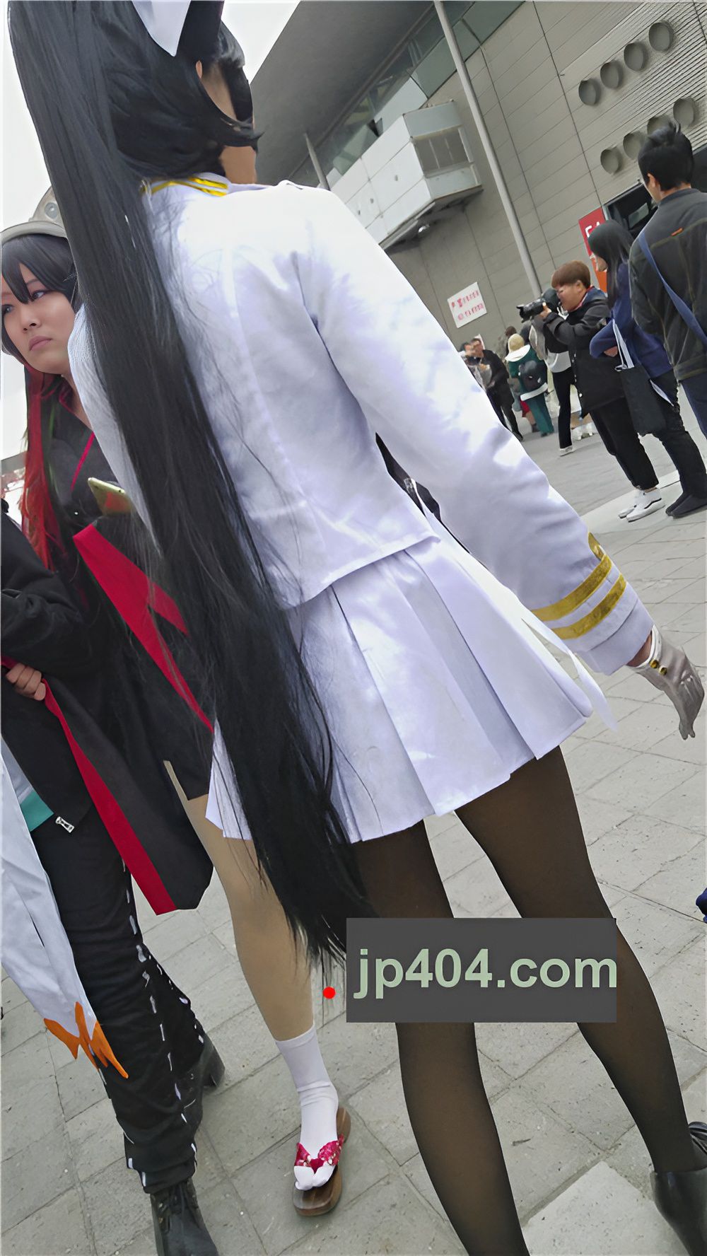 持刀白色制服cosplay美眉[465M/MP4]