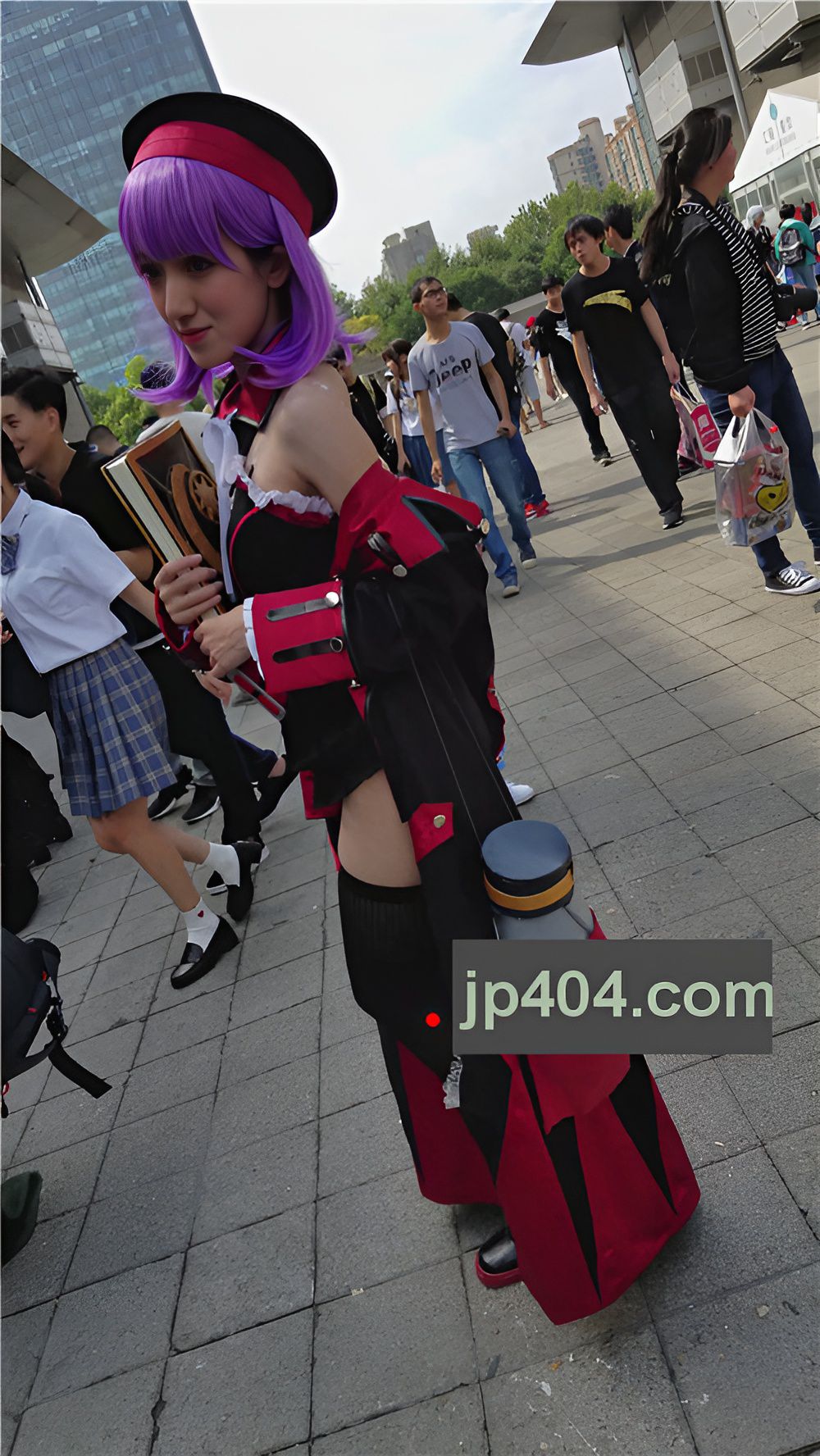 手持魔法书的cosplay美女[445M/MP4]