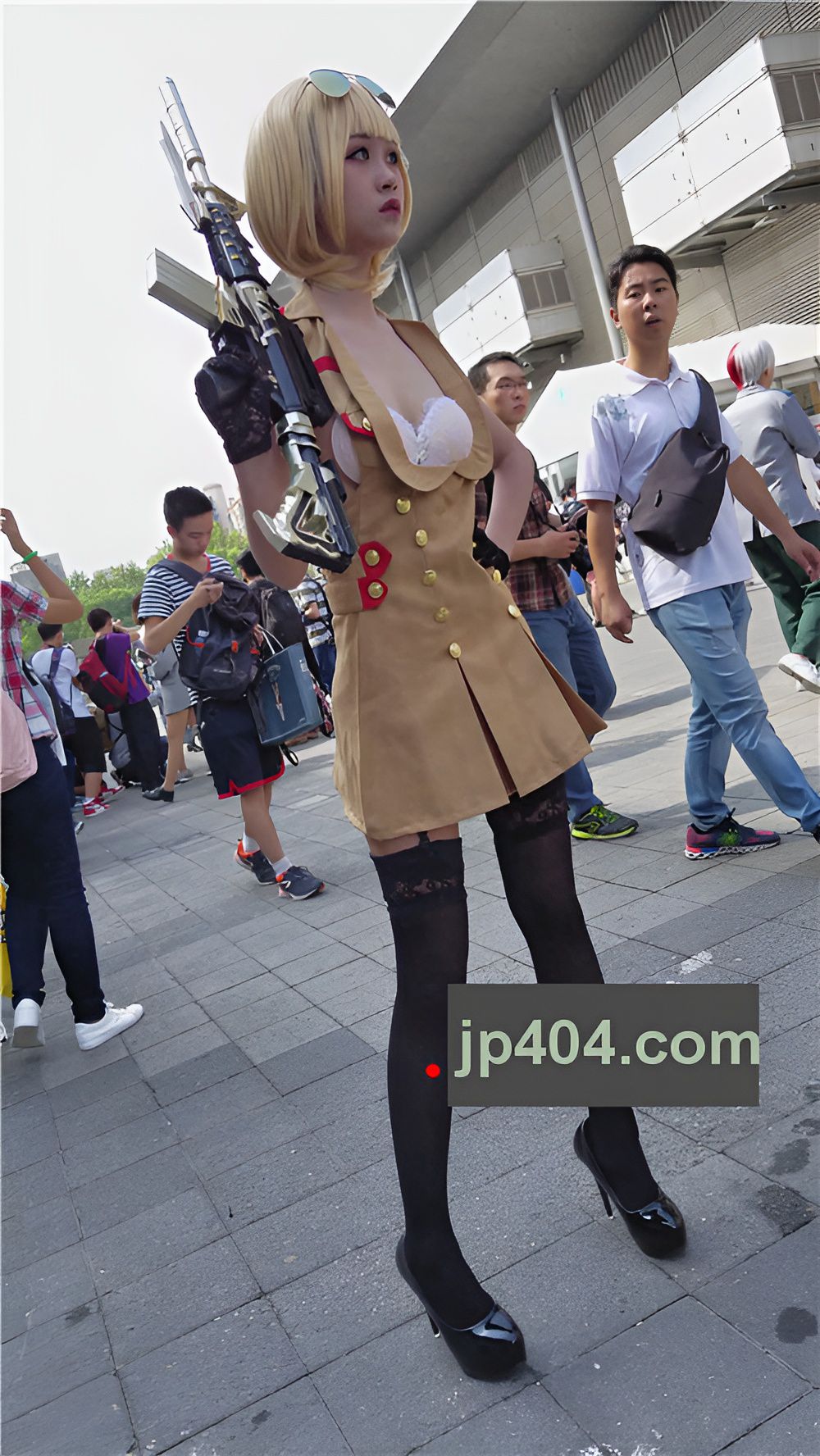 米色连衣裙cosplay美女[405M/MP4]