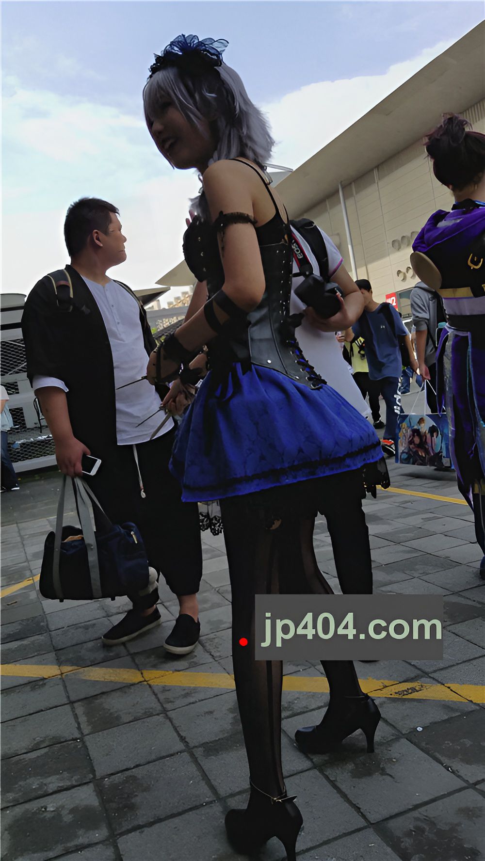 花纹黑丝蓝裙cosplay美女[545M/MP4]