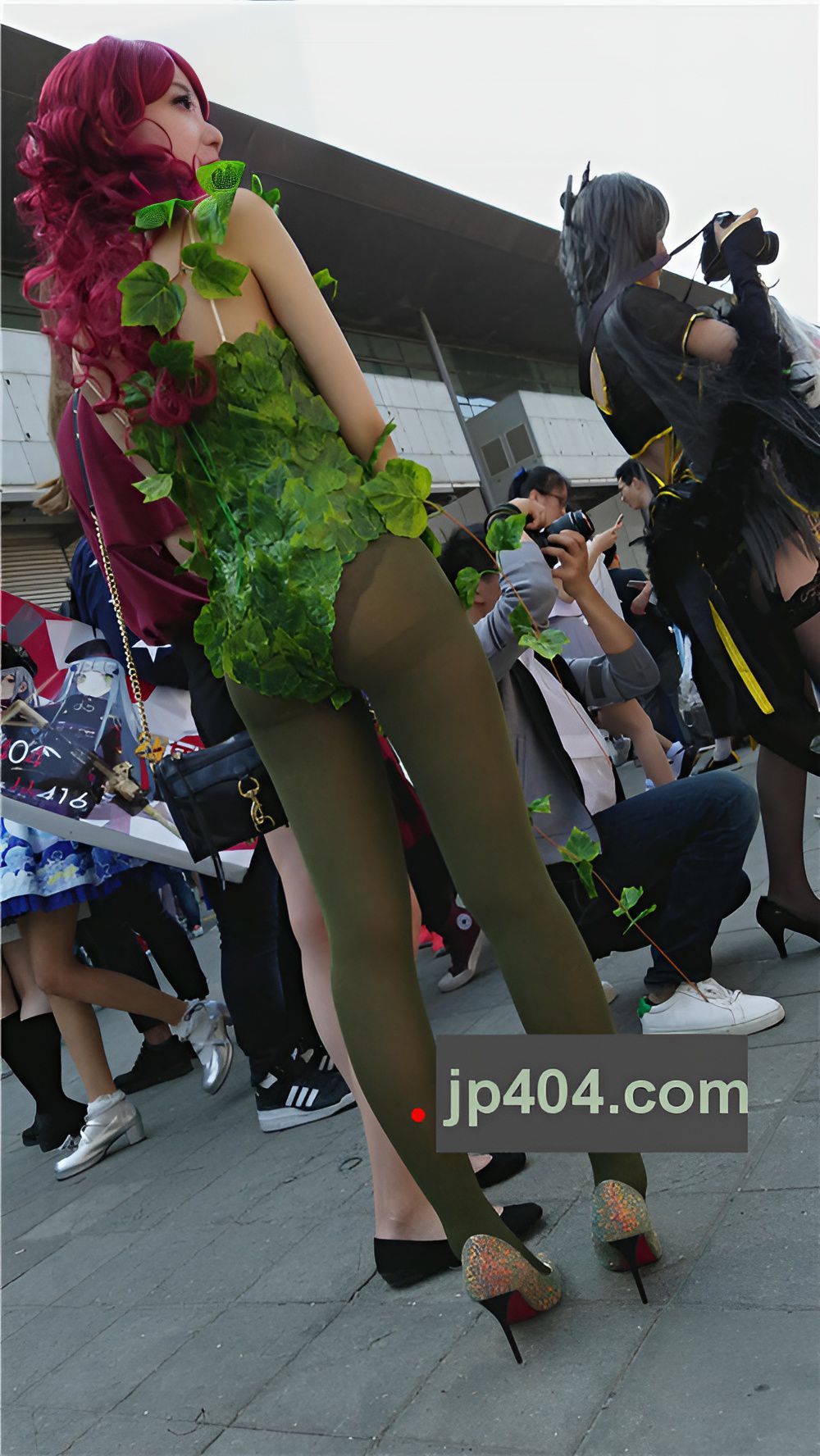 漂亮的绿美人cosplay[464M/MP4]