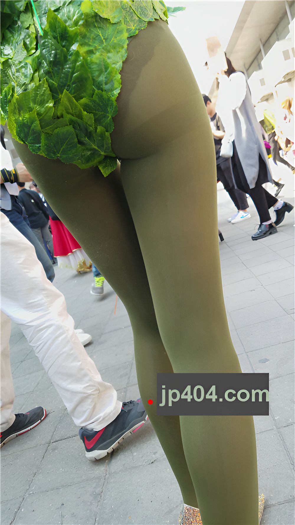 漂亮的绿美人cosplay[464M/MP4]