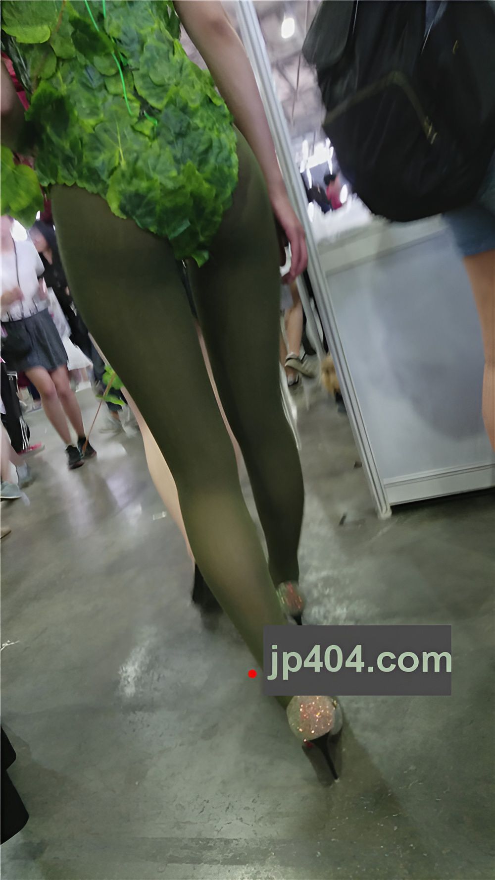 漂亮的绿美人cosplay[464M/MP4]