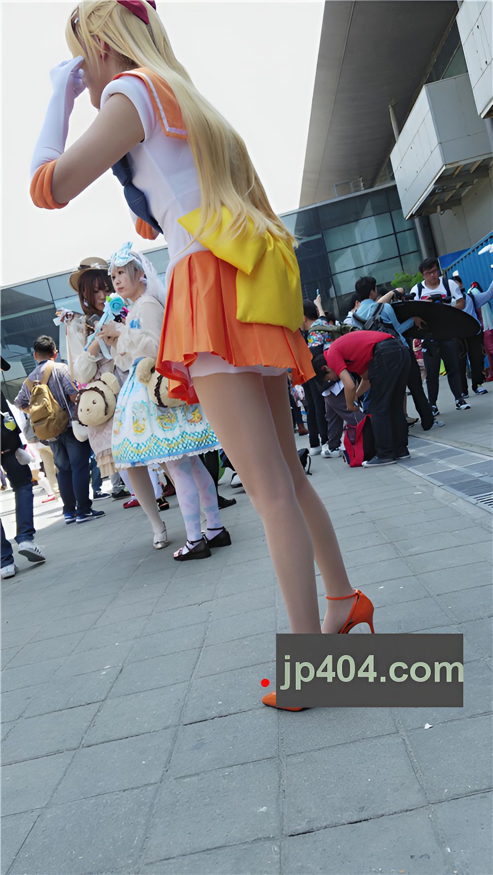 橘色短裙肉丝美女cosplay[640M/MP4]