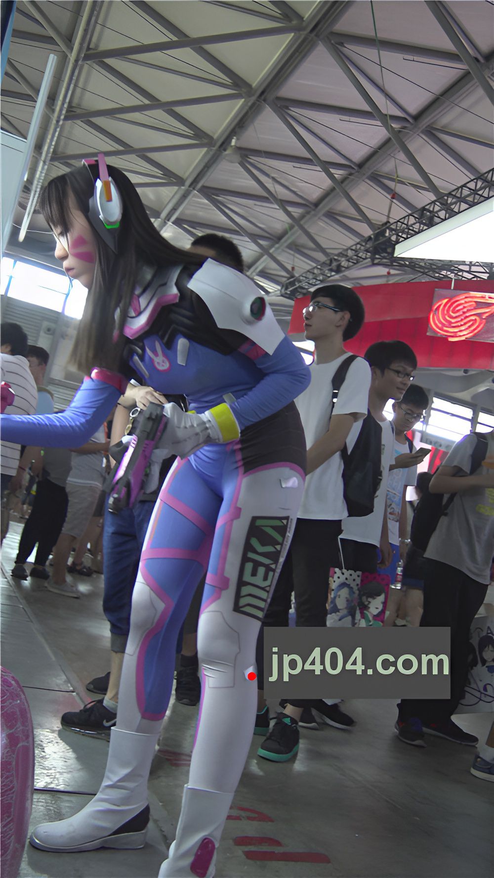 漫展上的紧身美女[1.47G/MP4]