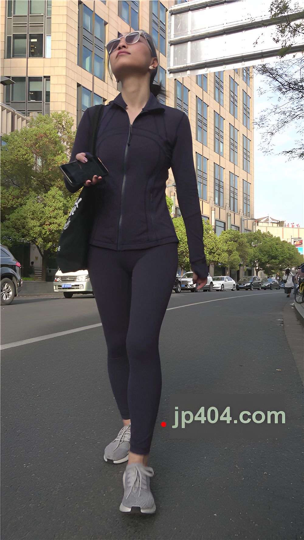 极品蓝色紧身裤MM[1.69G/MP4]