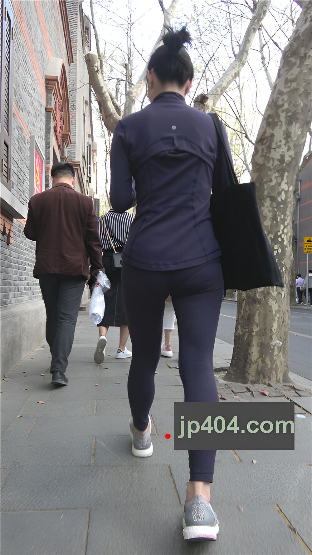 极品蓝色紧身裤MM[1.69G/MP4]