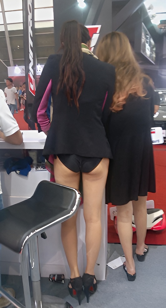 性感的短裤美女[173M/MP4]