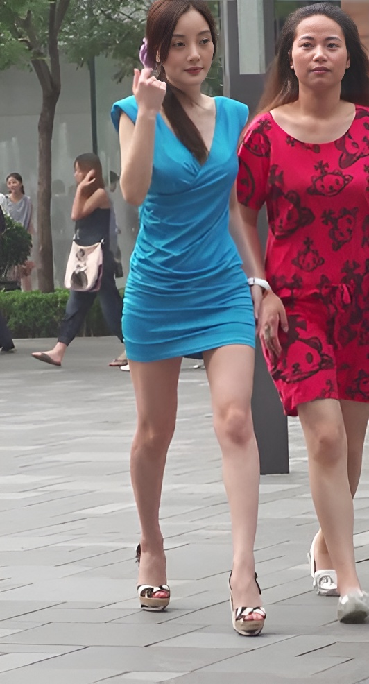 蓝色连体裙小姐姐[354M/MP4]