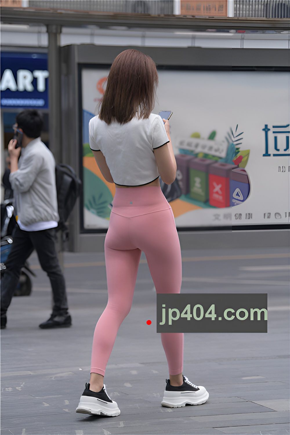 粉色瑜伽裤美女【套图+视频】