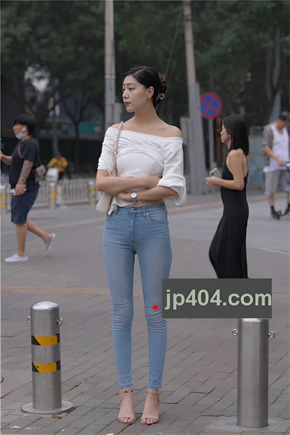 高挑的紧牛美女【套图+视频】