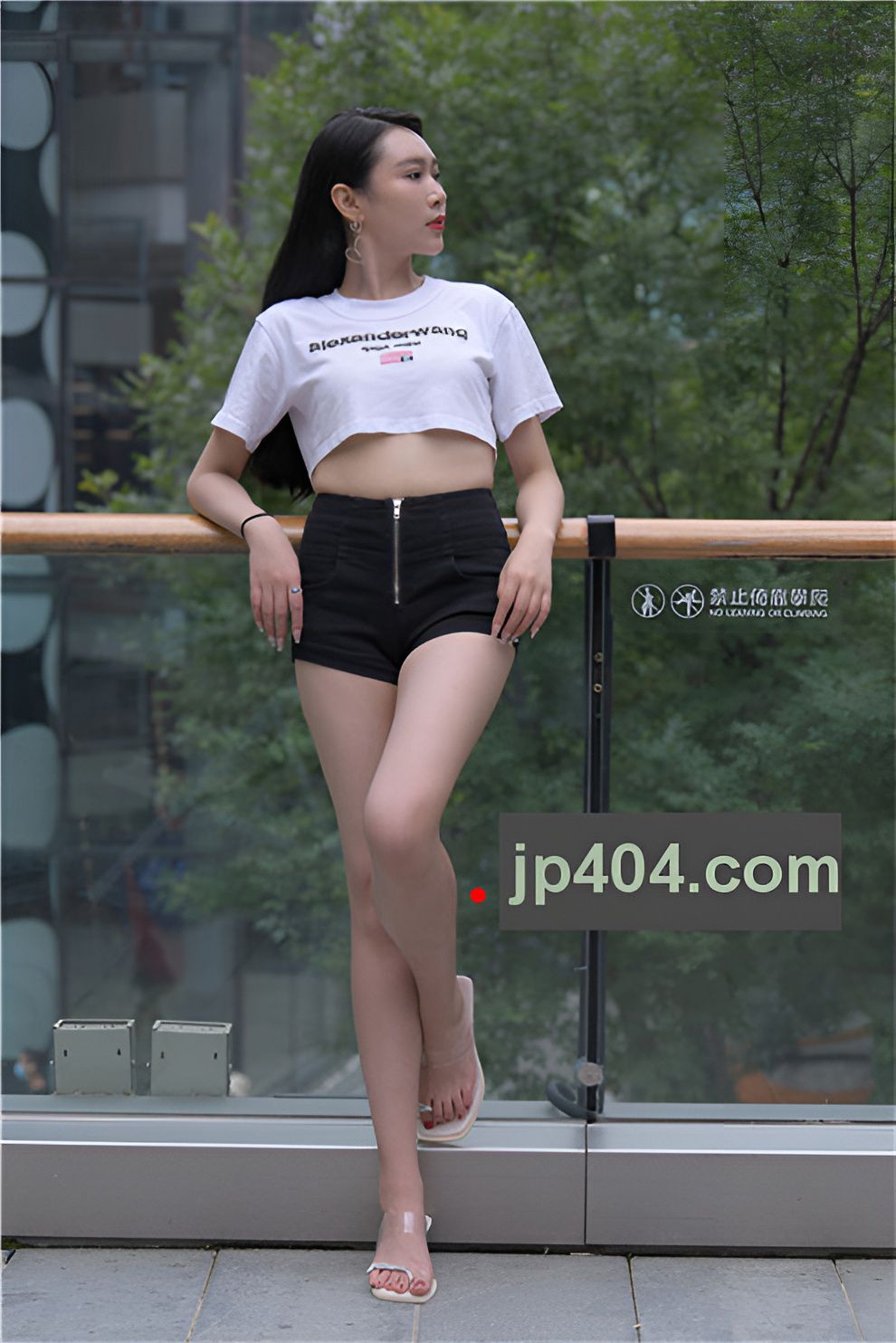 黑色热裤美腿美女【套图+视频】