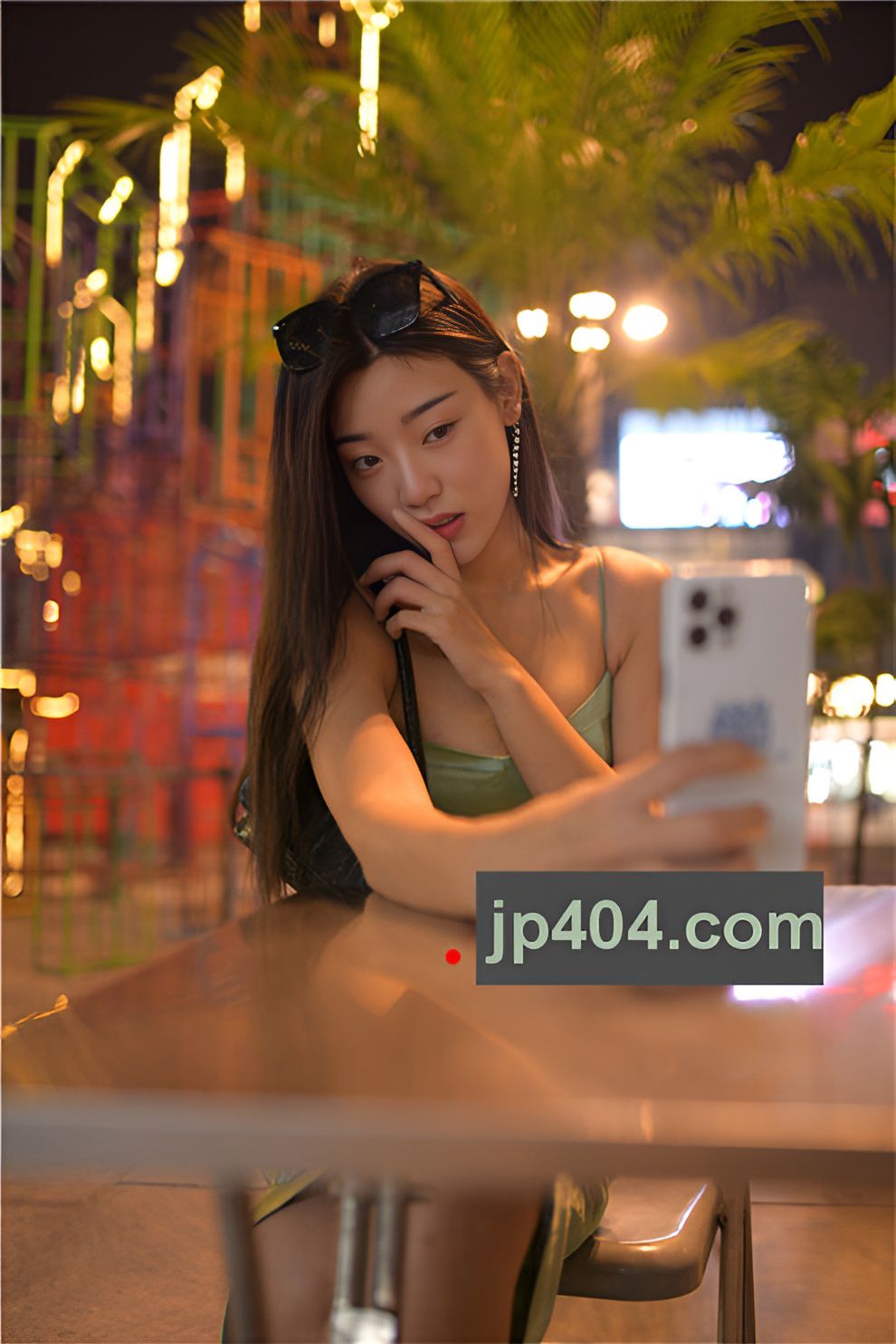 夜拍绿色长裙美女【套图+视频】