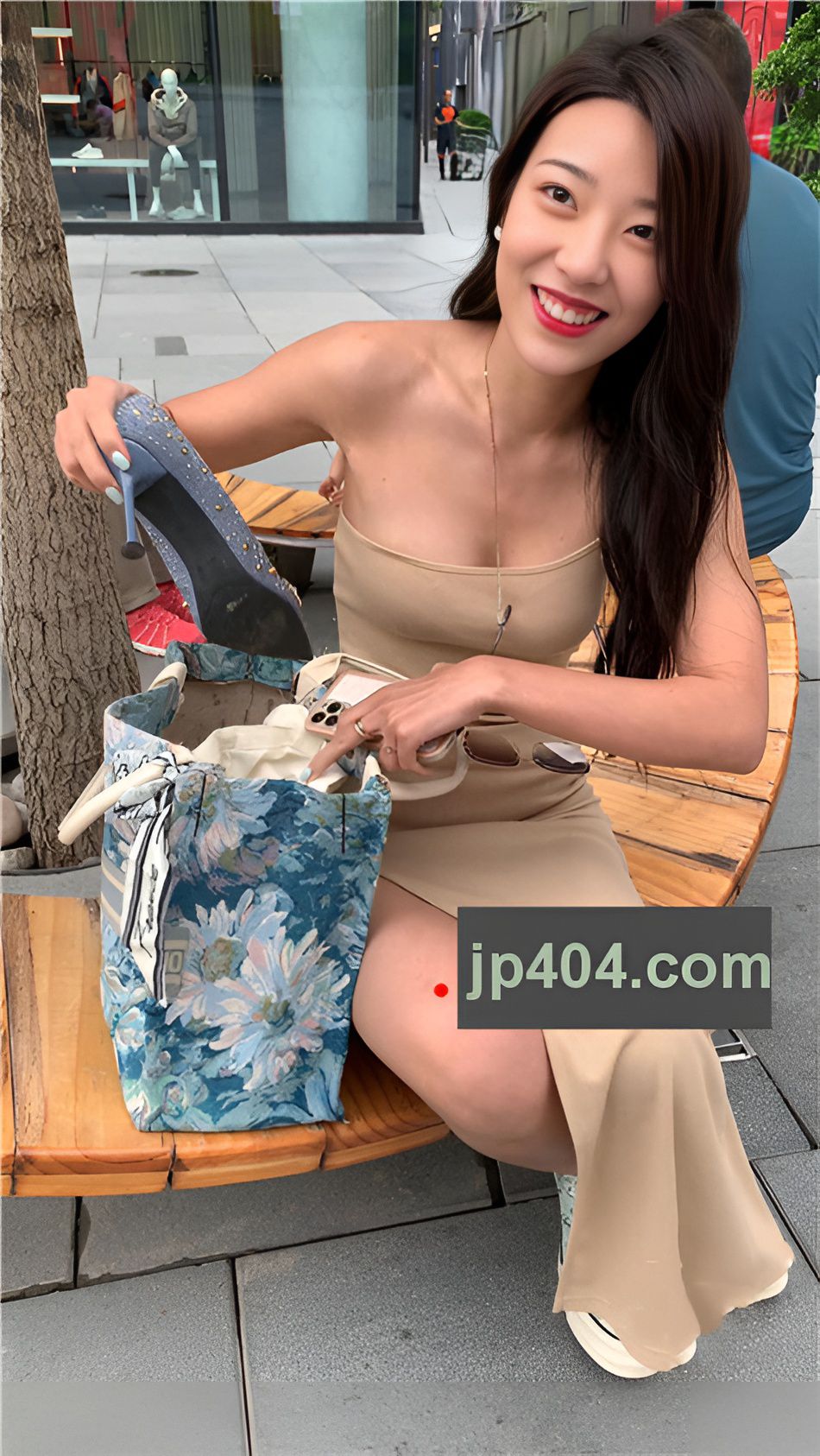 （视频）漂亮的开叉裙长发美女 [8.52G/MP4]