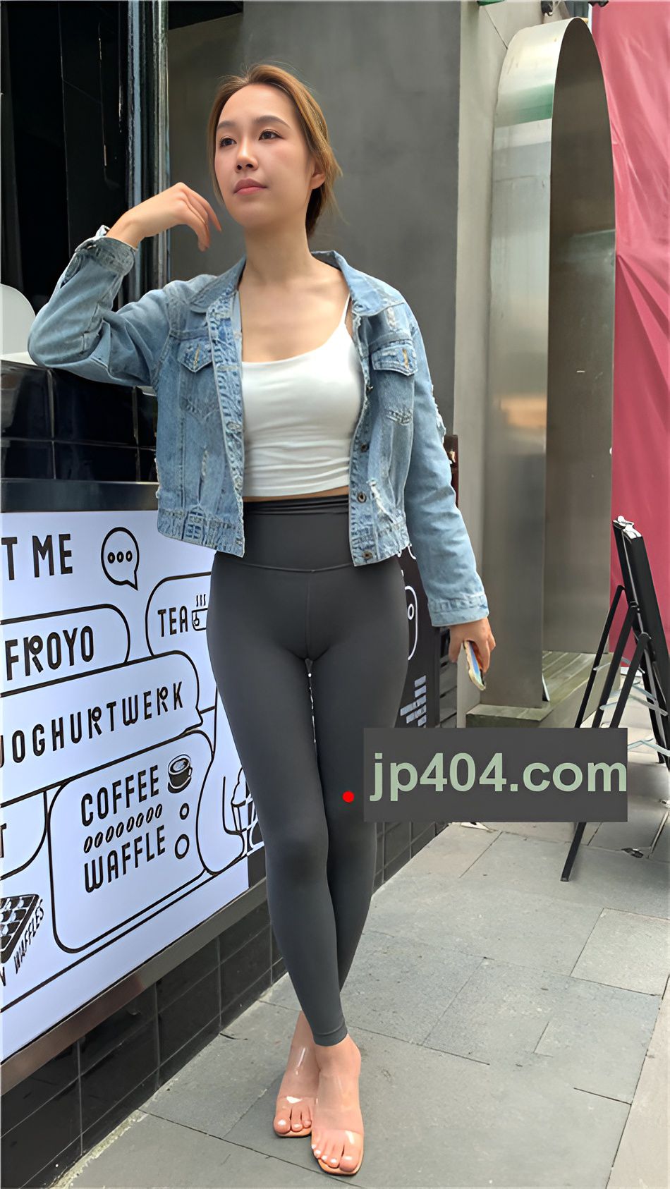 （视频）黑色紧身瑜伽裤美女 [8.49G/MP4]