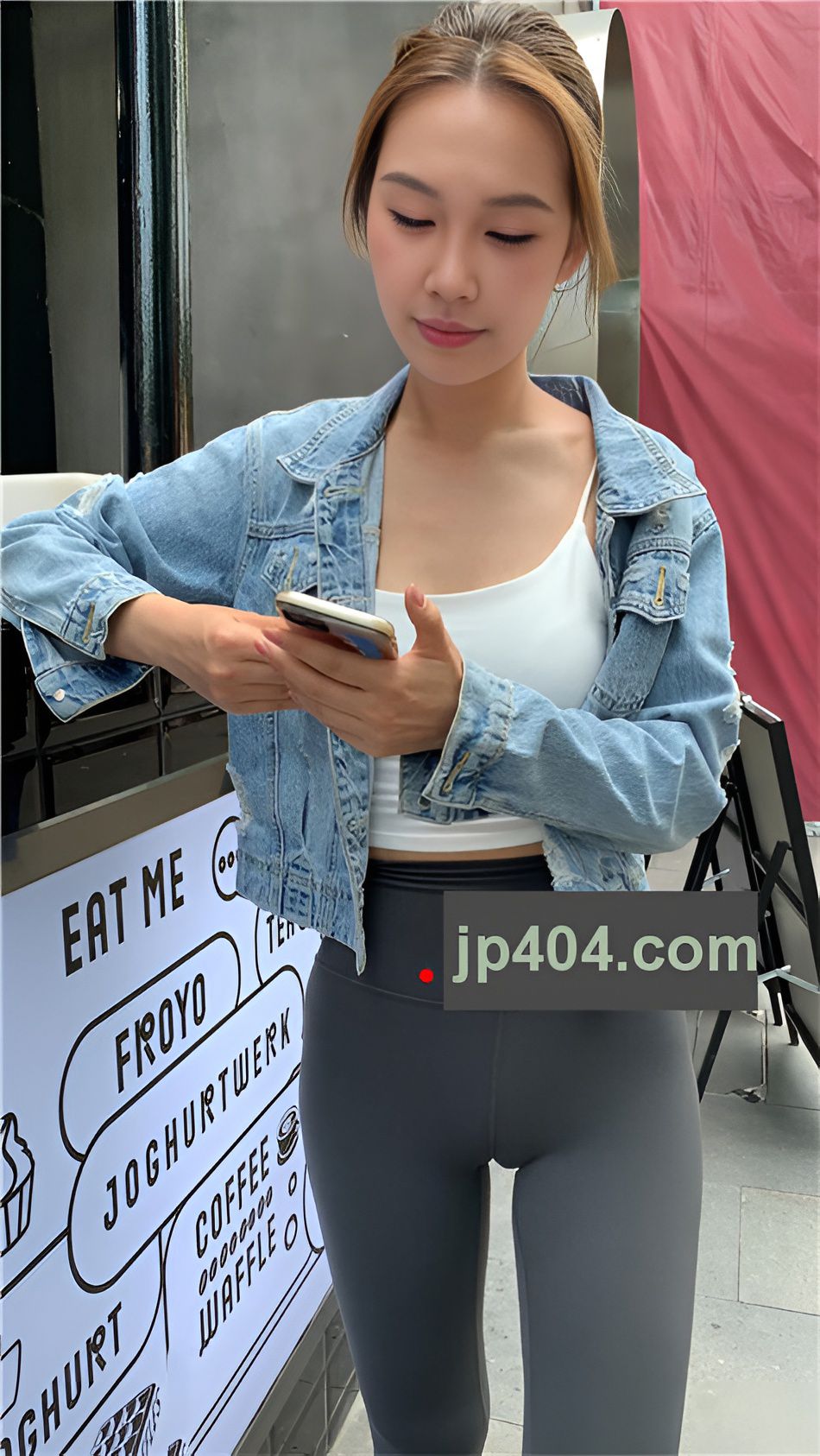 （视频）黑色紧身瑜伽裤美女 [8.49G/MP4]