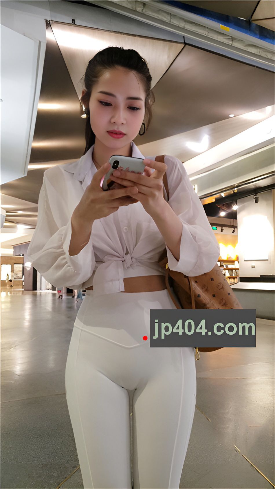 （视频）白色瑜伽裤女孩 [13.34G/MP4]