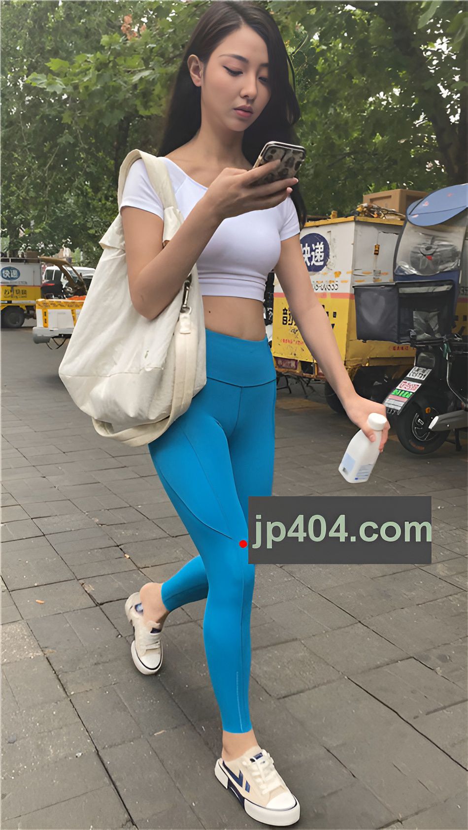 （视频）蓝色瑜伽裤美女 [9.36G/MP4]