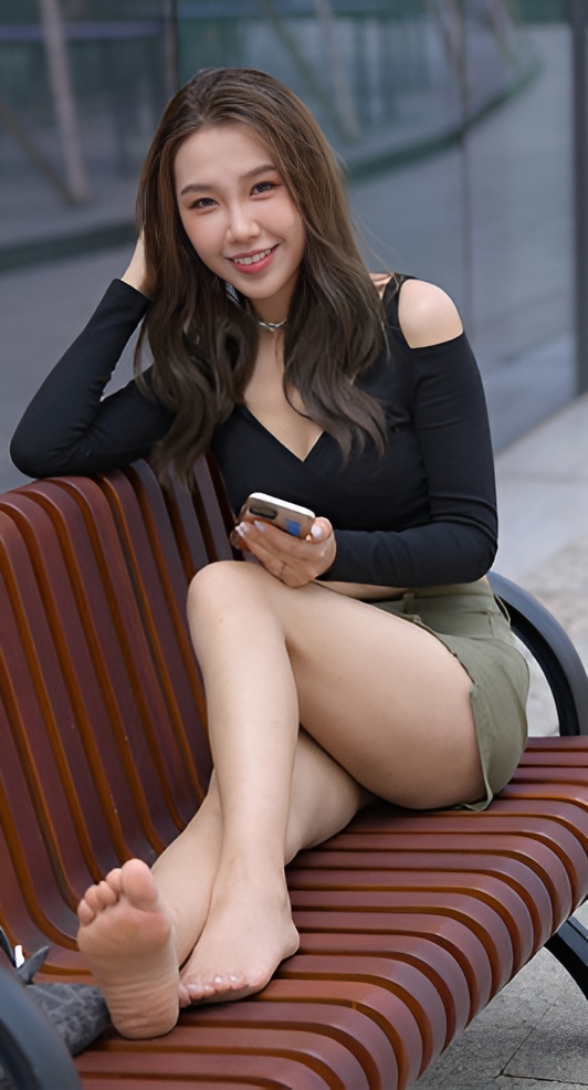 （视频）绿色短裙女孩 [11.19G/MP4]