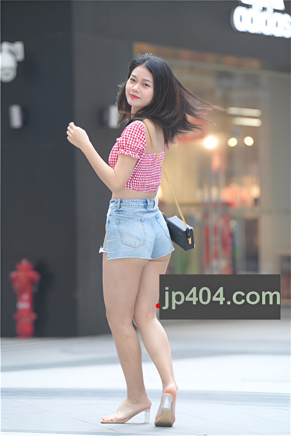 （套图）牛仔热裤女孩 (566P)[13.94G/JPG]