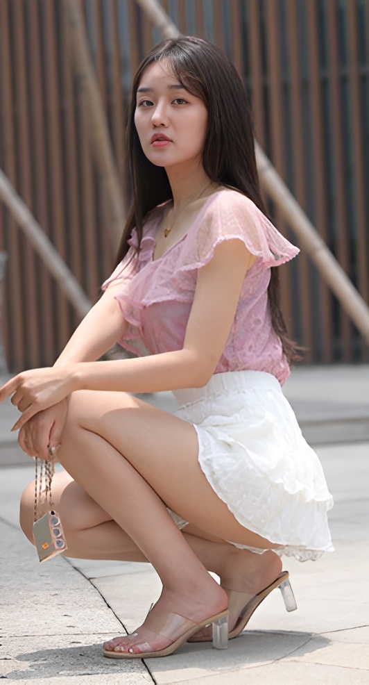 （视频）白百褶裙美女 [8.26G/MP4]