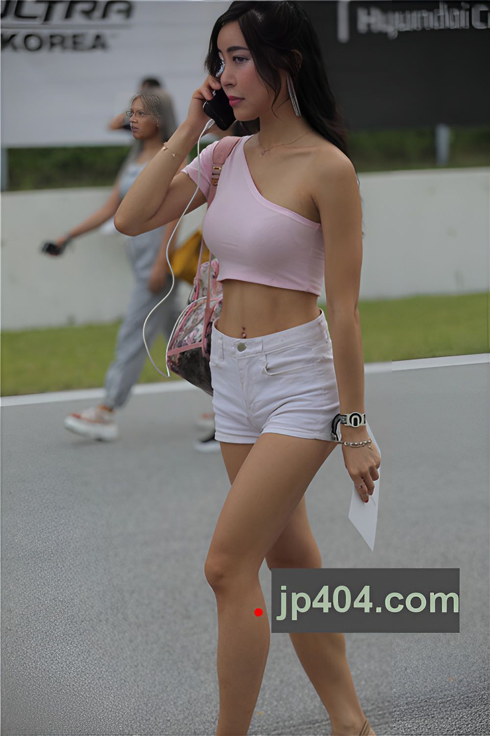 时尚的露腰小妹(32P)[253M/JPG]