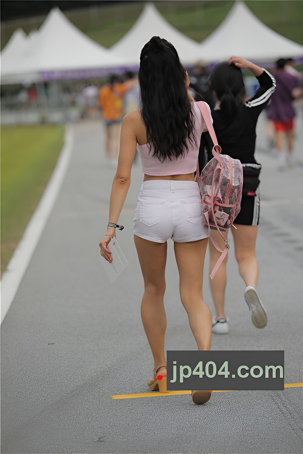 时尚的露腰小妹(32P)[253M/JPG]