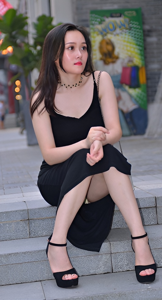 黑色吊带包臀裙美女(71P)[994M/JPG]