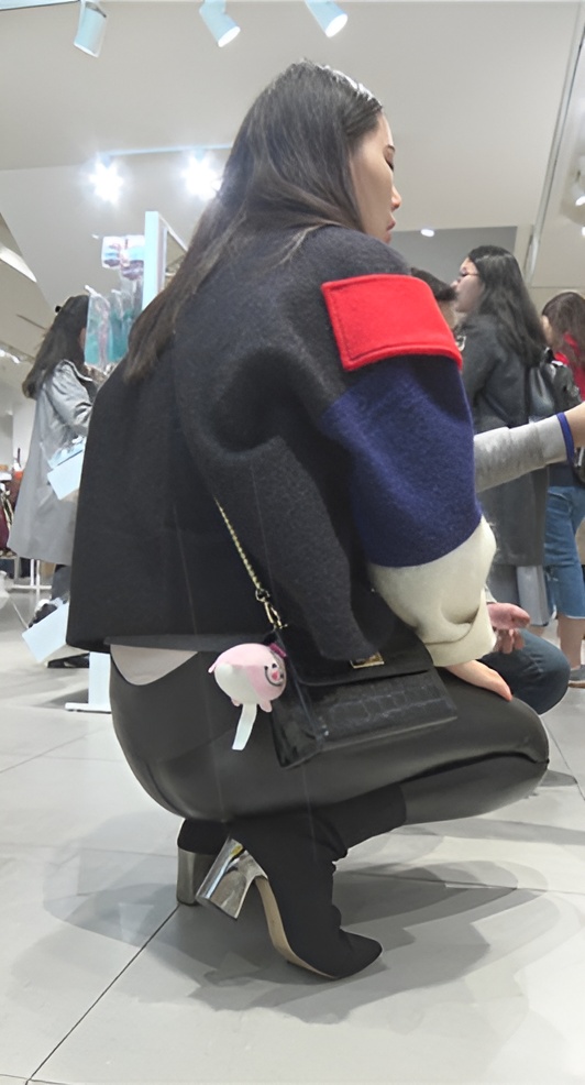 漂亮的黑色皮裤美女（二）[1.88G/MP4]