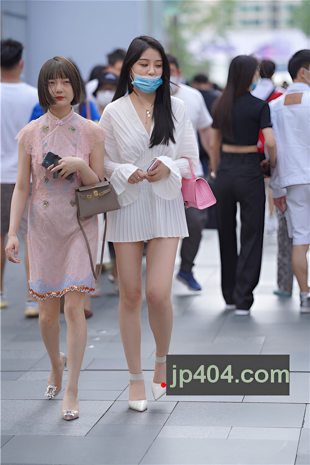 漂亮的白裙美女【套图+视频】