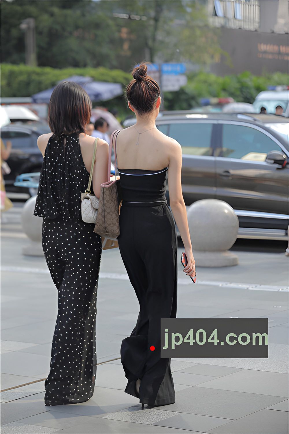 一字抹胸装美女(28P)[208M/JPG]