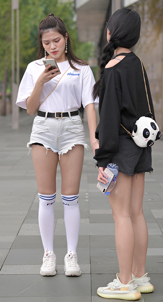 背着熊猫包包的小姐姐(75P)[943M/JPG]