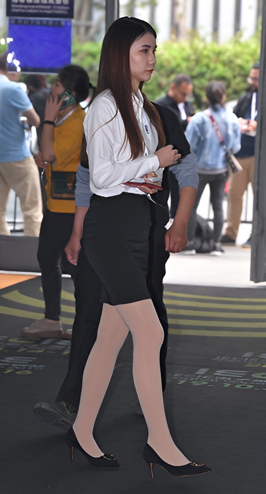 黑色包臀裙小姐姐(26P)[733M/JPG]