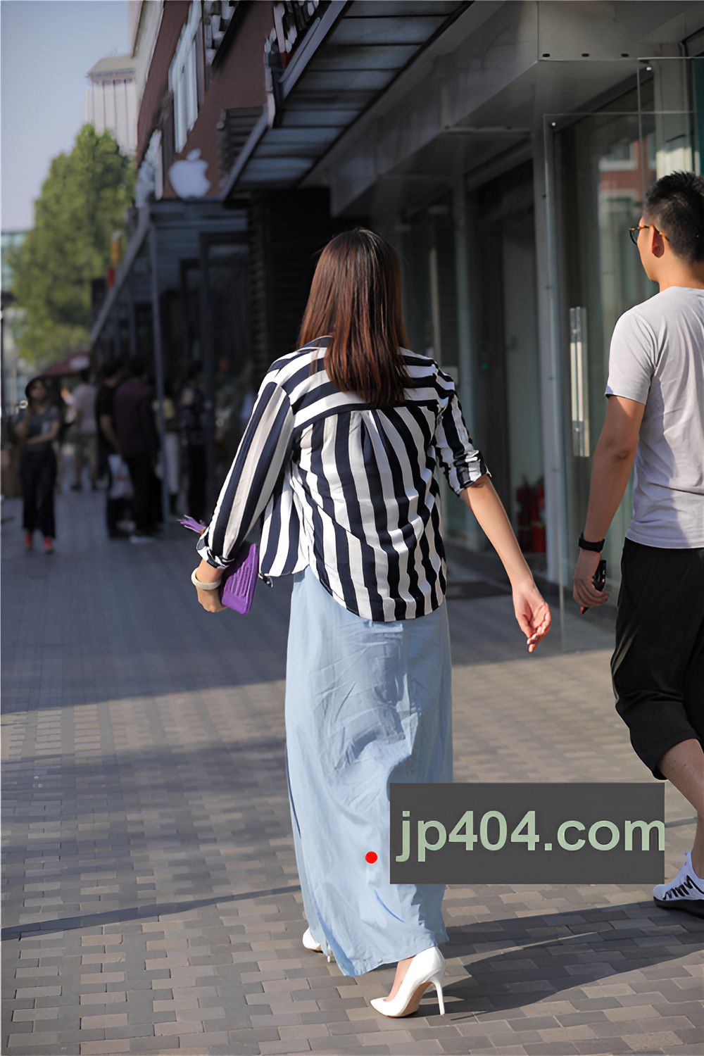 蓝色V领长裙美女(30P)[240M/JPG]