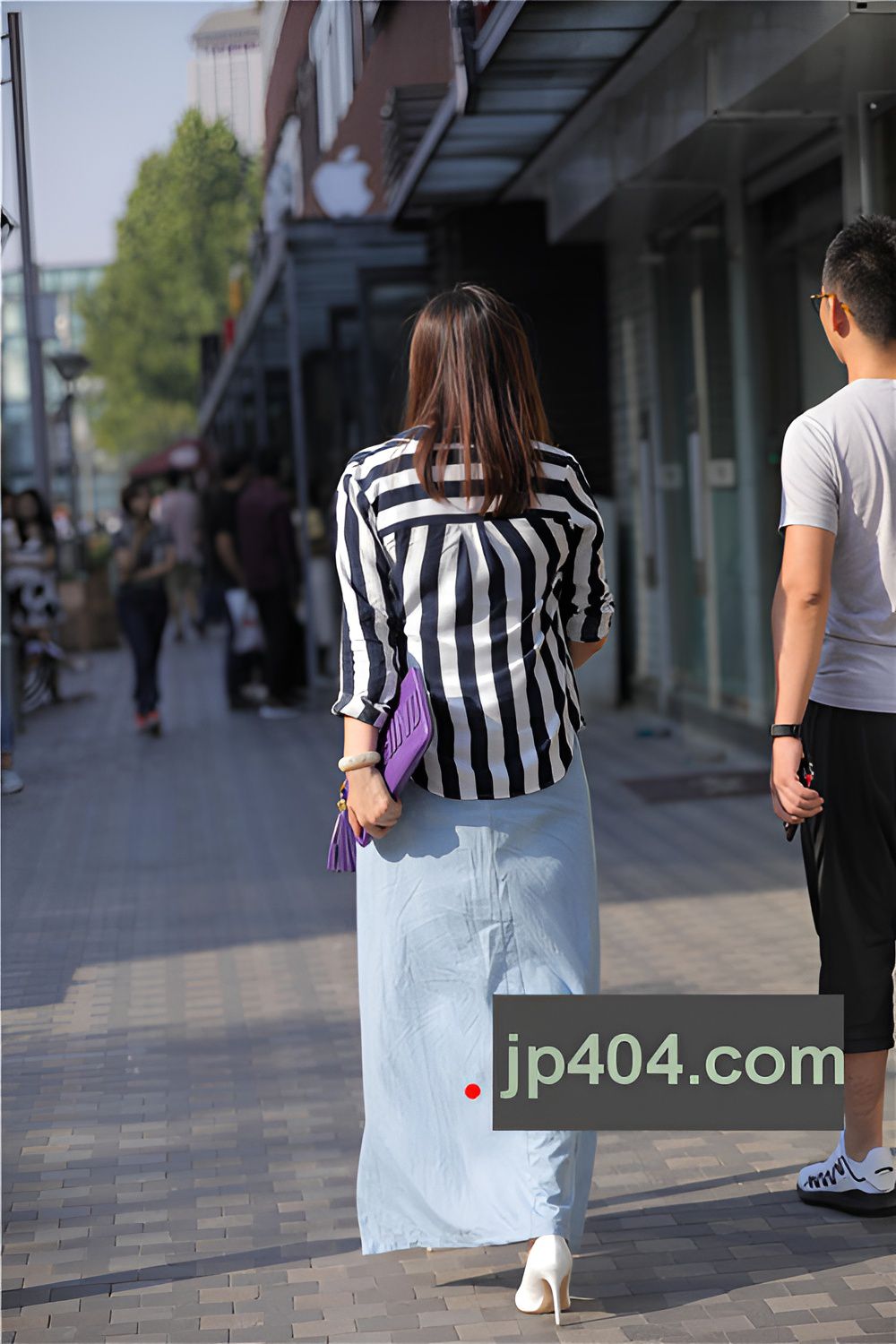 蓝色V领长裙美女(30P)[240M/JPG]