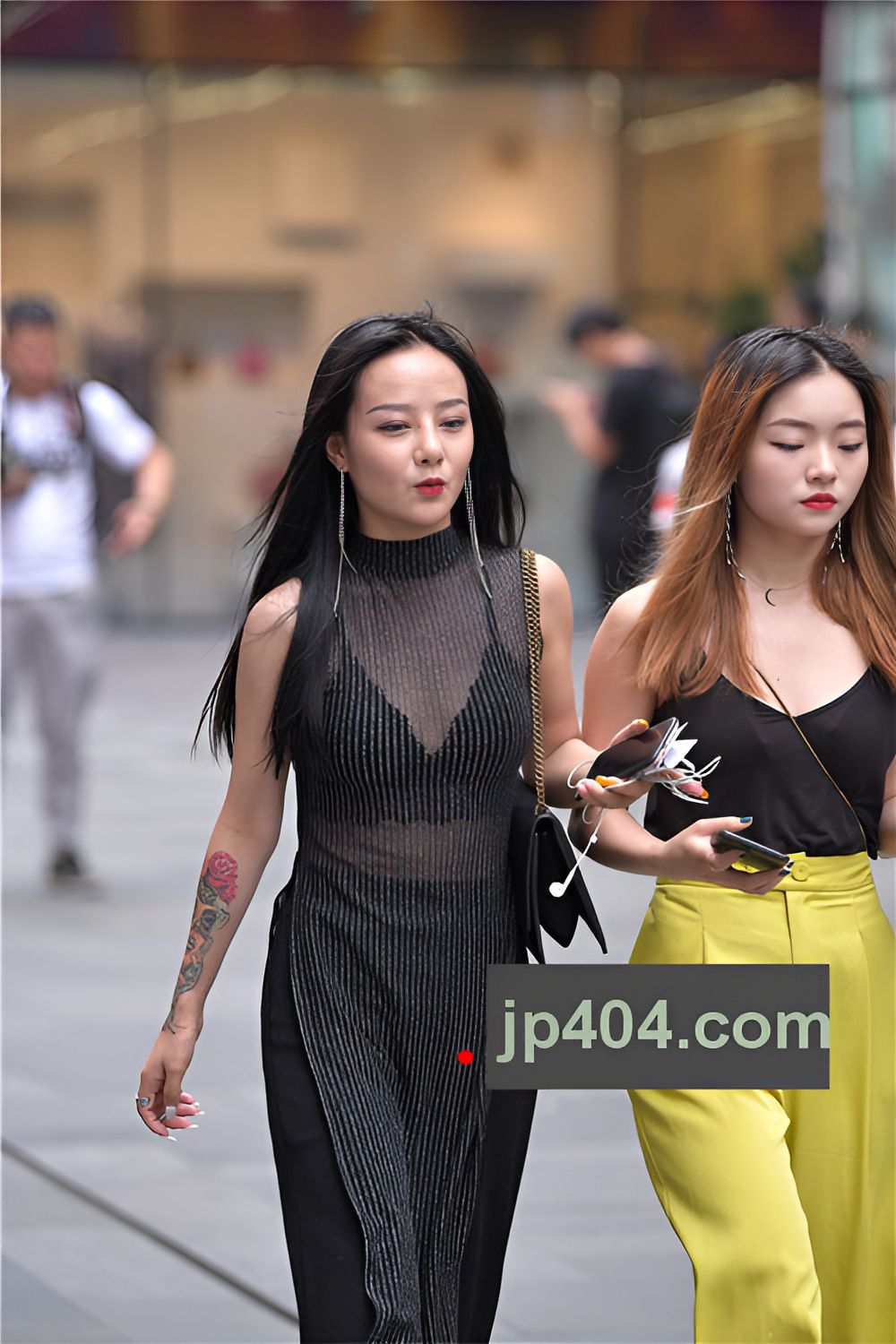 黑色薄纱妹子(23P)[328M/JPG]