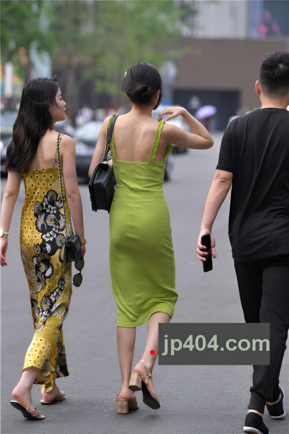 长裙美女(21P)[175M/JPG]