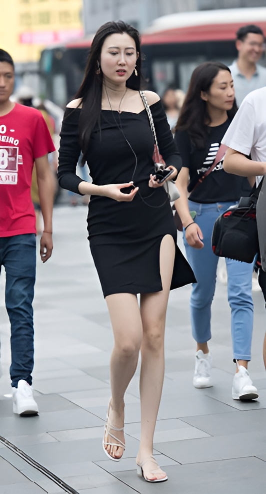 黑色连体裙气质美女(21P)[348M/JPG]