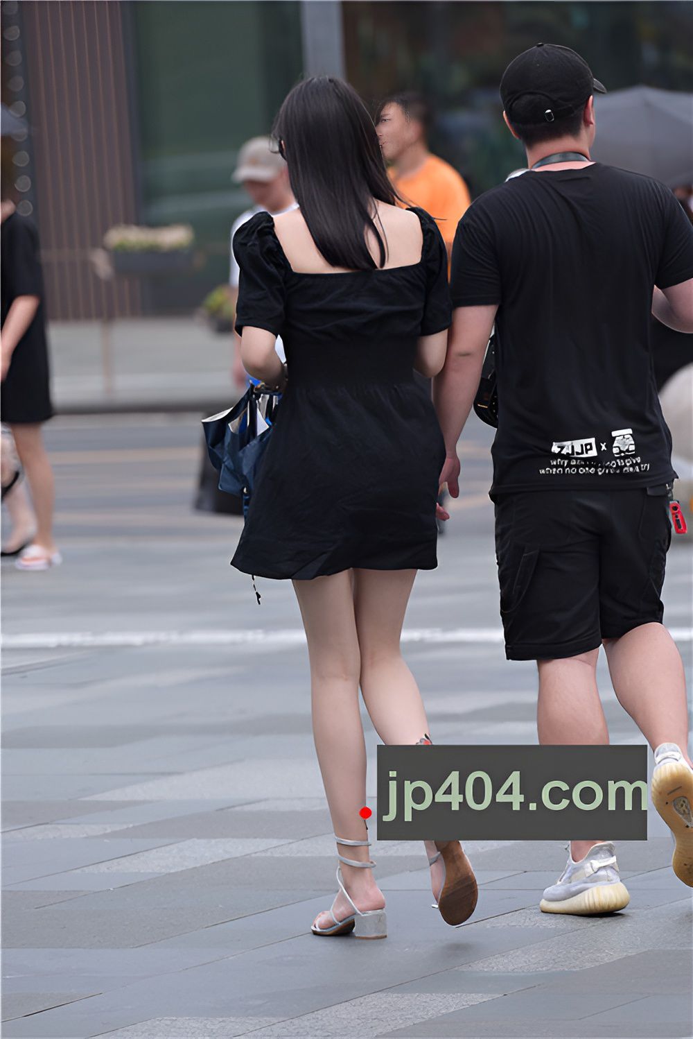 长腿黑色连衣裙小姐姐(20P)[370M/JPG]