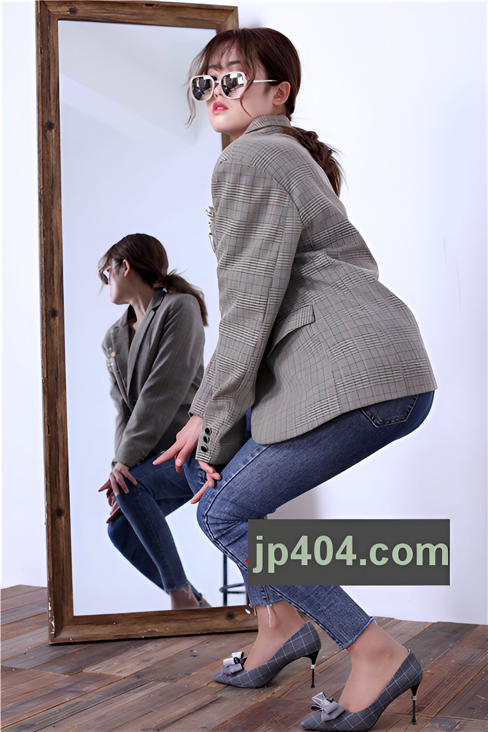 镜子前的牛仔裤MM(46P)[111M/JPG]