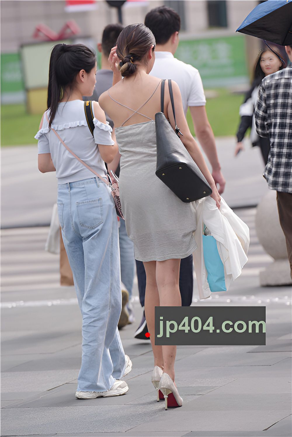 吊带连衣裙美女(33P)[655M/JPG]