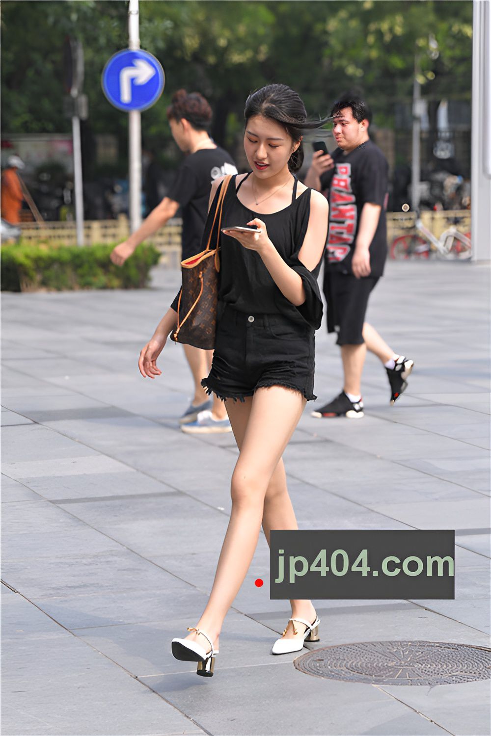 黑色热裤小姐姐(17P)[124M/JPG]