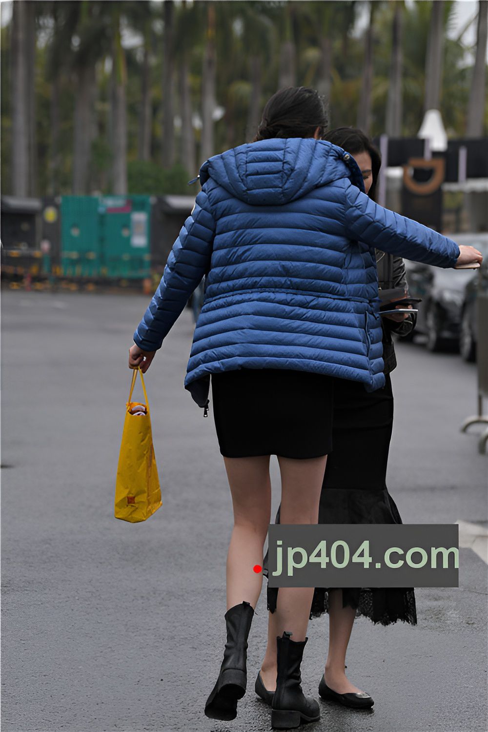 不怕冷的美妇(19P)[192M/JPG]