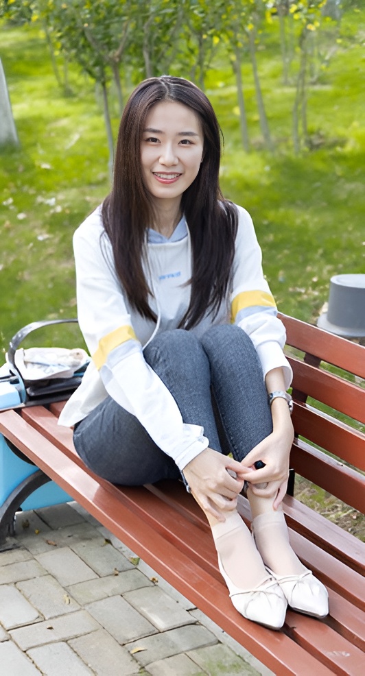 丝足美女【套图+视频】